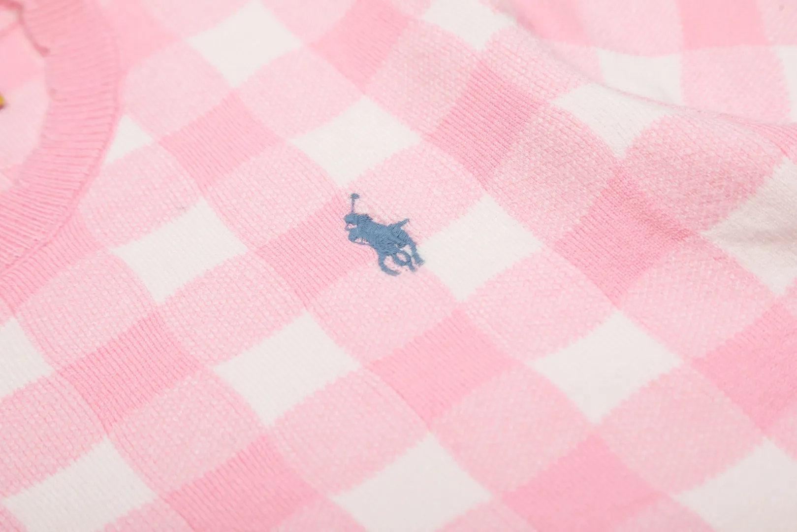 P150 💰 "Top quality" Style number: DS215# (on sale all year round) [Ralph Lauren plaid jacquard basic pony embroidered logo knitted round neck short sleeves] ✅Ralph Lauren Ralph Lauren all-match goddess style plain plaid knitted round neck pullover short sleeves for all seasons ✅Main provider of platform live broadcast Wholesale entities ✅ZP quality 1:1 version Scan the code to enter the GF website Counter quality ✅Detailed quality The only one in Guangzhou Imported quality cotton yarn, focusing on high-end, cost-effective, good quality needless to say ✅The version restores the original version, loose, comfortable and stress-free, simple is high-end, classic is eternal, ✅The upper body is simple and easy to match, a must-have for goddess ootd. Good-looking clothes are never picky. A must-have in the goddess' wardrobe. Size: S-L Color: Navy Gray Yellow Pink Light Blue Red